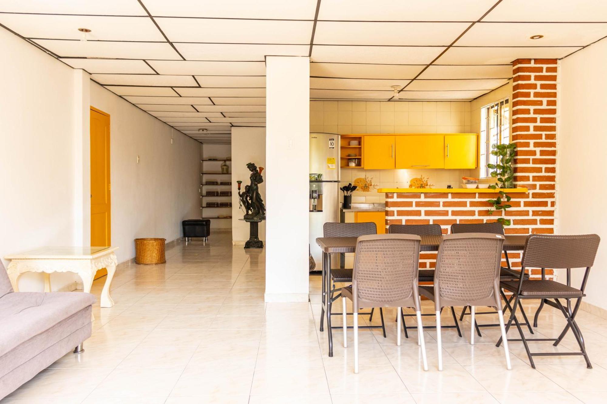 Familiar A Pocos Pasos De La Hermosa Bahia De Manga Apartamento *